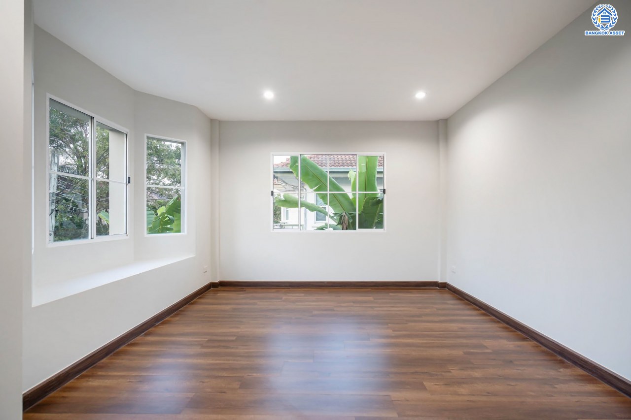 บ้านมือสองตกแต่งใหม่ โครงการ มัณฑนา วัชรพล-รามอินทรา2 หลังมุม เนื้อที่ 74.2 ตร.ว. ฟังก์ชัน 3 ห้องนอน 3 ห้องน้ำ จอดรถได้ 2 คัน พร้อม Living Room กว้างขวาง บนทำเลใจกลางเมือง! เชื่อมต่อทั้งถนนเกษตร-นวมินทร์, ลาดพร้าว, รัชโยธินฯ ใกล้ทางด่วน "รามอินทรา–อาจณรงค์" และรถไฟฟ้าสายสีน้ำตาล "สถานีโรงเรียนสตรีวิทยา2"...